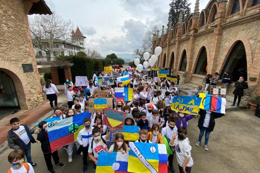 Marxa per la pau de l'escola Vedruna Sant Sadurní